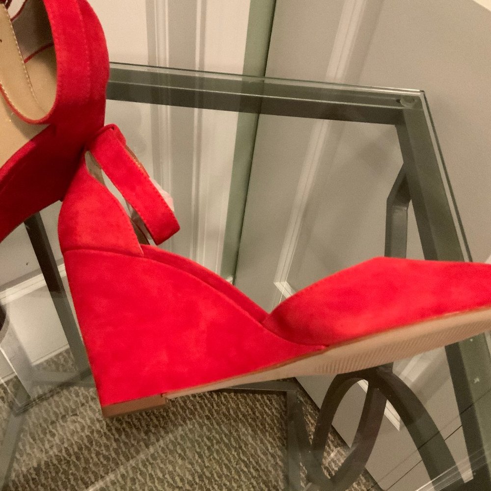 Ann Taylor Red Suede Wedge Heels Size 9 NWT